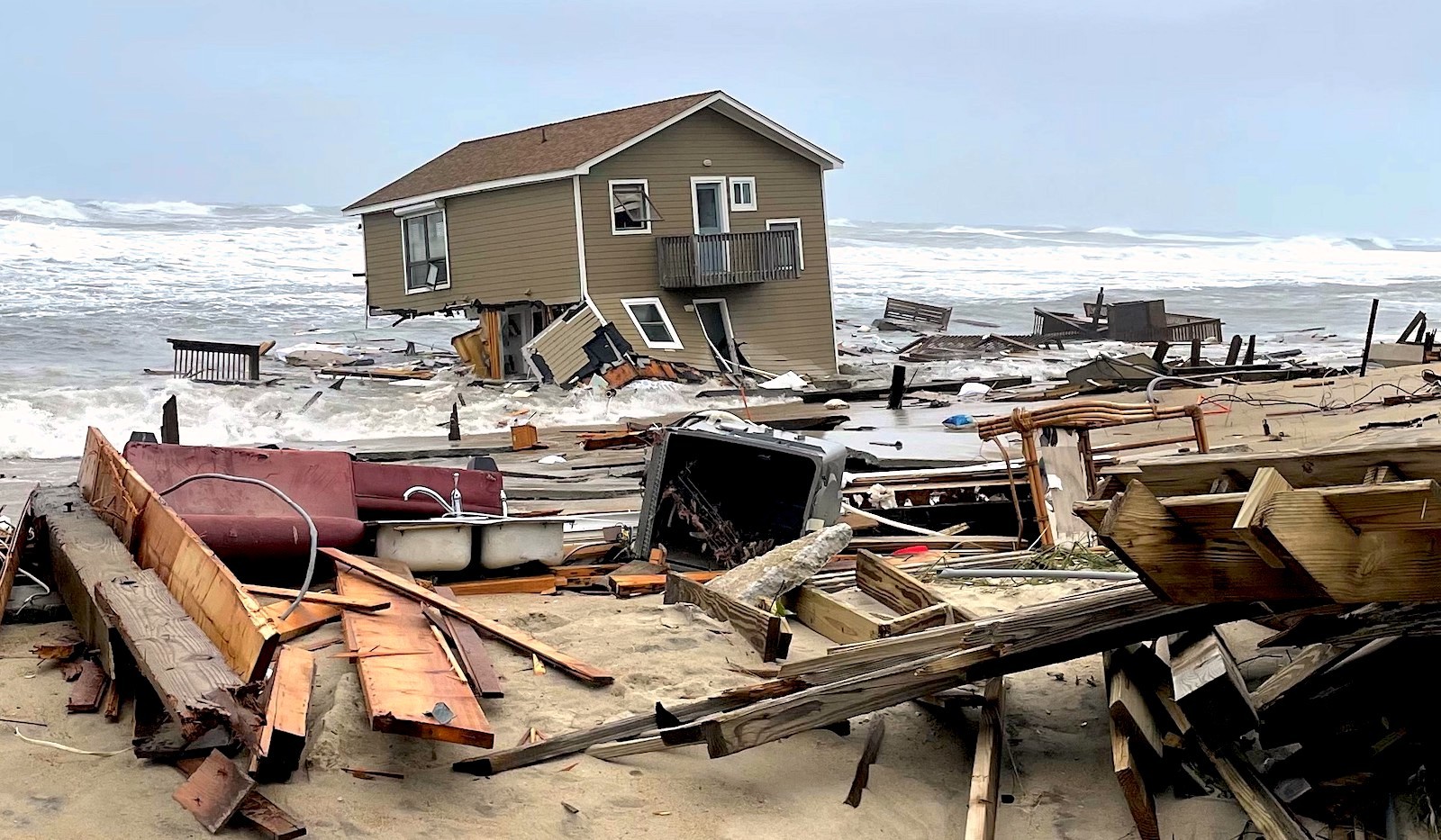 Shifting Sands: Carolina’s Outer Banks Face a Precarious Future