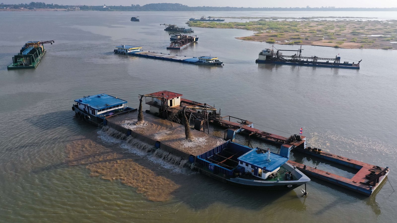 On the Mekong, Sand Mining Threatens the River and a Method of Life